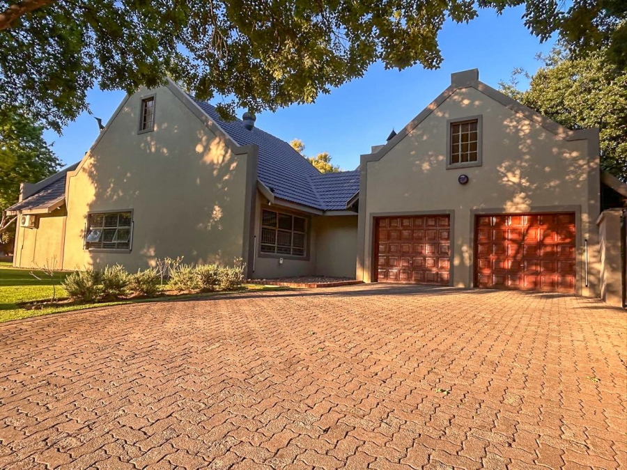 4 Bedroom Property for Sale in Mooivallei Park North West